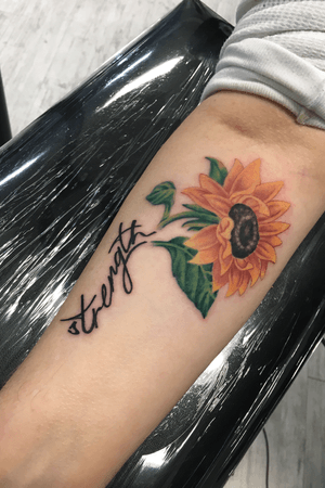 Nice color sunflower i did ..that is her strength.
