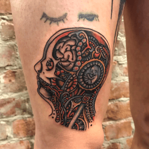 trippy head🍄 thanks for trust. DM me for info if you want something special. * * * * * * #traditional_tattoo #boldwillhold #tatuering #södermalm #eurotradtattoo #bright_and_bold #oldlines #tradwork #oldworkers #刺青