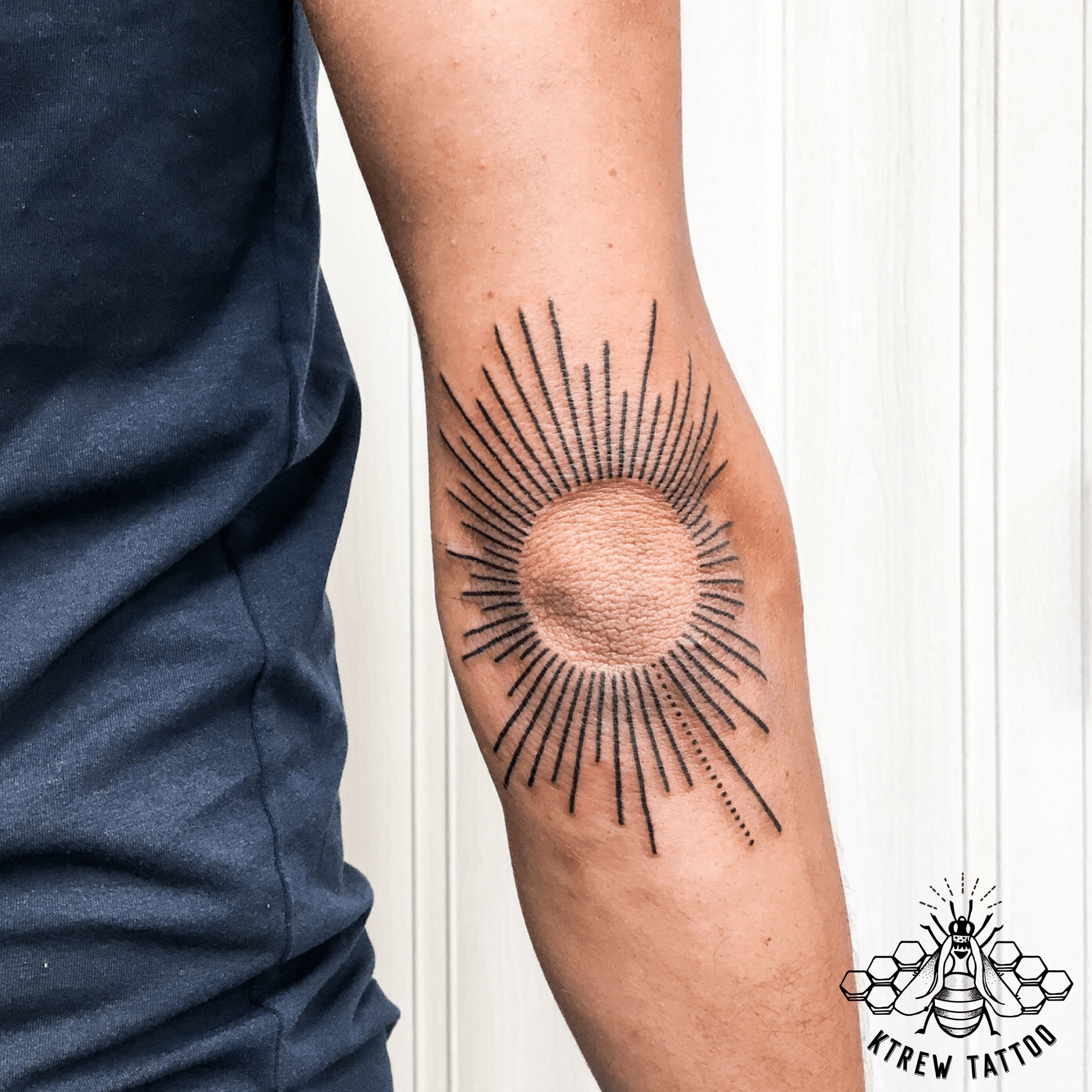 55 Elegant Sun Shoulder Tattoos
