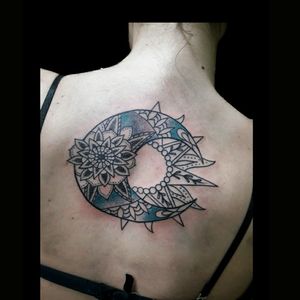 Tattoo de ayer, para una loquita 😁, #tattoo #inked #ink #mandala #mandalatattoo #luna #moon #lunatattoo #moontattoo #sol #sun #soltattoo #suntattoo #luchotattoo #luchotattooer #pergamino 