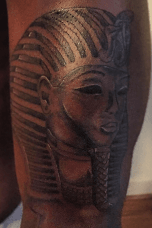 Pharaoh on darkskin