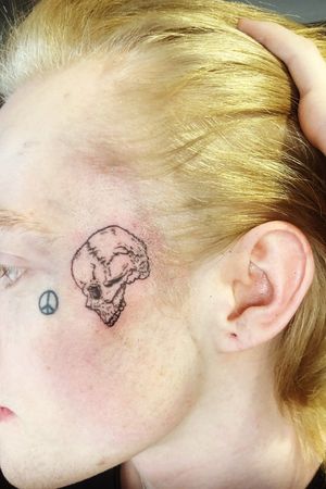 #skull #ink #inked #inkedup #face #smalltattoo 