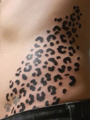 Simple black pattern - leopard - 5rl/13rs #sindroma_tattoos #balmtattooproduct 