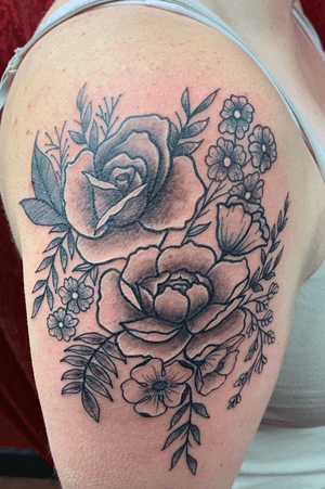 Immediately after floral work #tattoo #flowers #flowertattoo #blackandgrey #blackandgreytattoo #floraltattoo #floral 