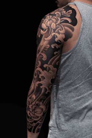 Japanese tattoo. #japanesetattoo #japaneseink #inked #japanesesleeve #koitattoo #koisleeve #asiantattoo #irezumi #wabori #traditionaltattoo #irezumicollective #magicmoonneedles #fitnessmotivation #fitness #tattoovideo #nyctattoo #tattoovideos #ttt #wtt #tttism #tattoo #tattooartist #tattooideas #blackandgreytattoo #colortattoo #tattoodo #tat 