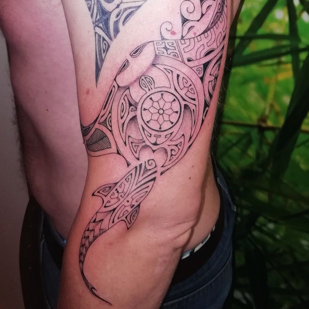 Tattoo uploaded by Maili Tatau France • #fishinghook #polynesiantattoo  #marquesiantattoo #inkedgirls • Tattoodo