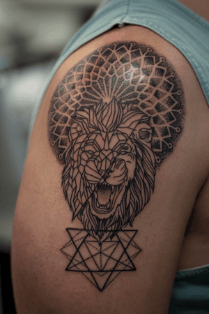 Mandala lion geometrical dotwork dots black ink 