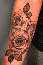 Realistic roses @jordancampbellart #3rl #finelinetattoo #roses #realistictattoo 