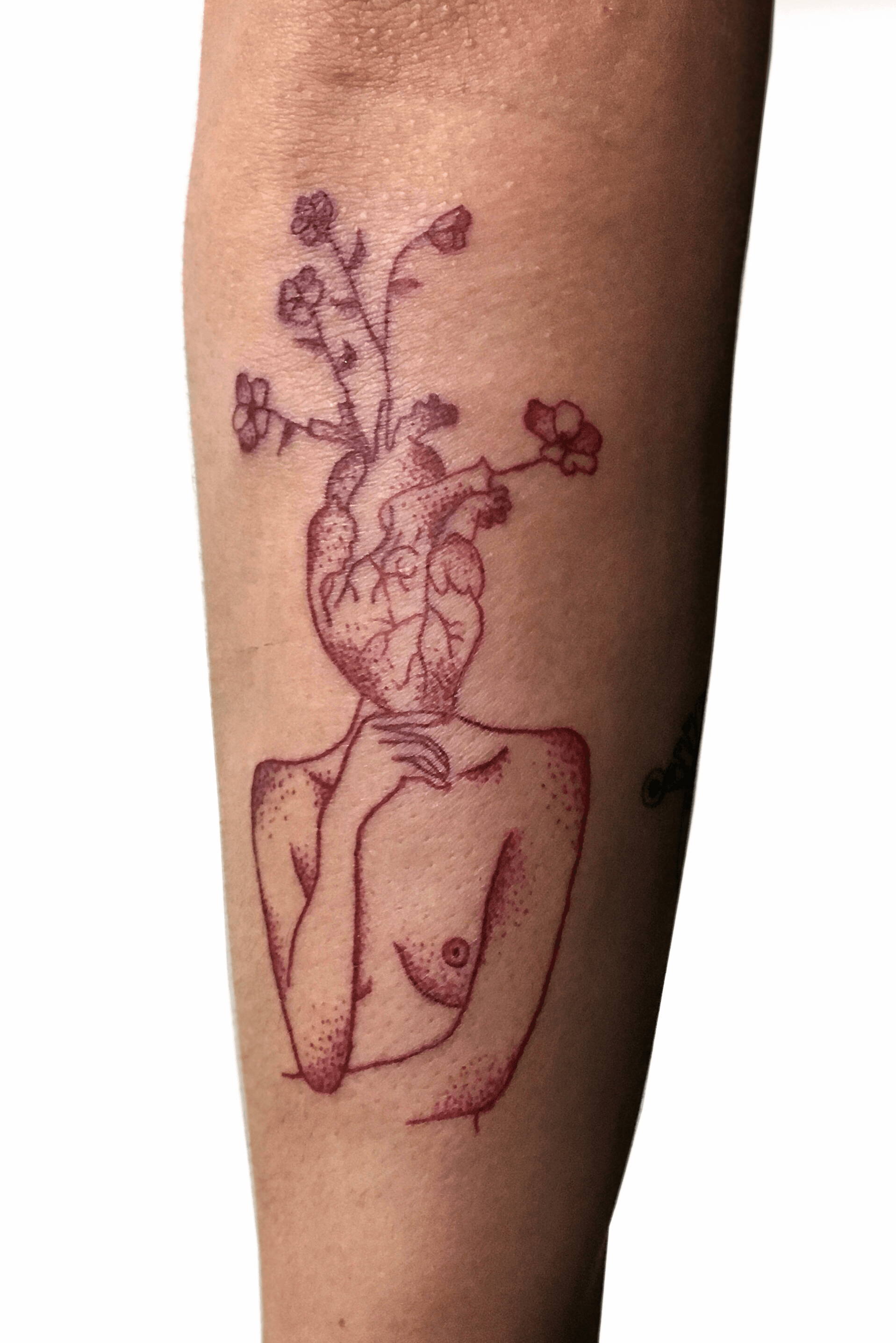 Tattoo uploaded by EVELIN ALVES • Silueta de mujer con cabeza de corazón  ...!!! Un detallito especial para @marian.jana #tattoogirl #tattoopty  #venezuelatattoo #tattooinkportugal #oportotattoo #girltattoo  #tattooforwomen #tattoopanama • Tattoodo