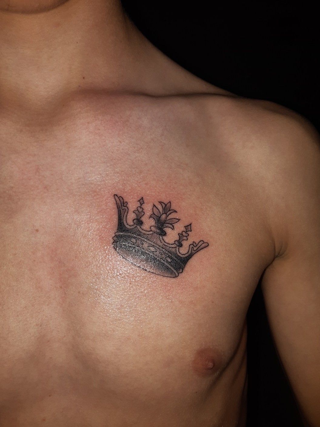 Little Tattoos  Small crown tattoo inspired on Basquiat Tattoo