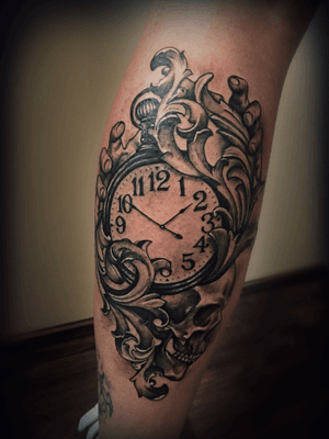 Skull an clock. #tattoo #ink #art #blackandgreytattoo #clocktattoo #filligreetattoo #skulltattoo 
