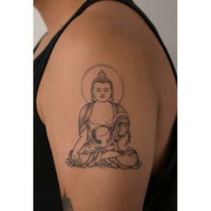 Bhavattu Sabba Magalam / Que todos los seres sean felices / May all beings be happy. Gracias Andrés 🙏🌿. Siempre en @anima__estudio . . . . . . . #tattoo #blackwork #blackworkers #blackink #blxckink #tattooworkers #blacktattooworld #onlyblackart #dotworkers #dotwork #chile #sacredgeometry #buddha #buda #budatattoo #buddhatattoo #linework #tibetanart #tibetan #contemporarytattoing #moderntattoo #radtattoo #puntinato #tibetanart #zen #zentattoo #buddhistart #budhatattoo