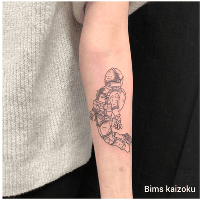 Avez-vous des rêves ? Moi oui!! Et peut-être un jour 😉 #bims #bimskaizoku #bimstattoo #paris #paname #paristattoo #tatouage #tatouagemagazine #parisienne #blogger #youtube #astronaut #espace #dream #reve #tattoo #tattoos #tatt #tattoostyle #tattooartist #tattooed #tatts #tatto #tattoogirl #tatted #tattos #tattrx #tattooer 