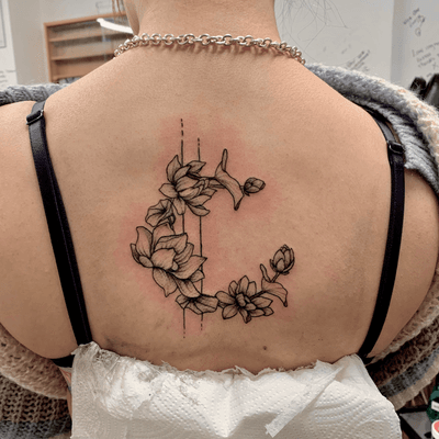 Something a bit different for me and I had a lot of fun with it! It looks like a big tattoo but she is tiny! 😊 📷 #lotus #lotusflower #lotustattoo #lotusflowertattoo #lineworktattoo #finelinetattoo #dotworktattoo #floraltattoo #delicatetattoo #tattoo #ink #girlswithtattoos #smallerthanyouthink #feminine #feminist