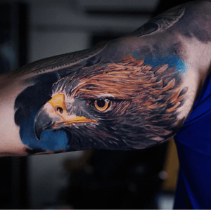 We were super eager to do a little throwback to this gorgeous eagle 🦅 tattooed a while back by Edgar - @edgarivanov!
