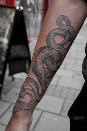 This snake were that swirly that we could not take just one photo 🐍 But, are you ready for tomorrow? We have all flashes ready, whole team ready for the Friday the 13th 🖤 find them in our stories! 02086821185 Open Thursday to Monday from 1pm to 9pm crimson.tears.tattoo@gmail.com #londontattoo #snaketattoo #londontattoostudio #tattoolondon #tootingtattoo #tooting #balham #wimbledon #streatham #clapham #blackworklondon 
