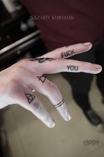 Brave decision, but why not? Combination of finger tattoos by @kuryliak_tattooer 🤘 crimson.tears.tattoo@gmail.com #uktattoo #crimsontearsldn #londontattoos #tootingtattoo #londontattoostudio #tattoolondon #fingertattoos #smalltattoos #simpletattoo #русскийлондон #татулондон
