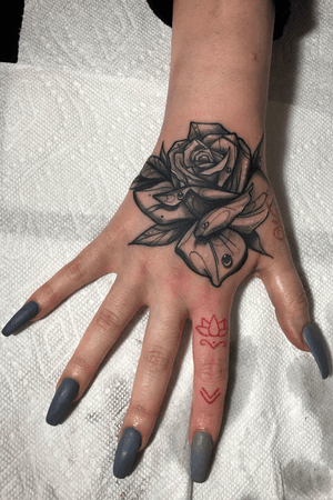 Hand Rose & Finger Ink