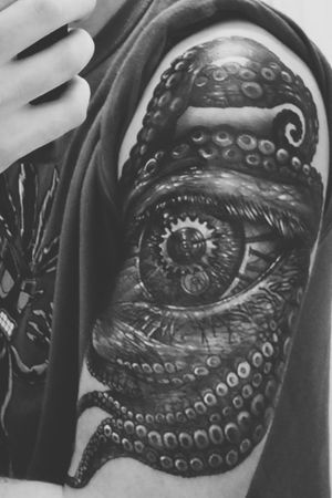 Almost Cicatrised #realism  #eye  #eyetattoo #octopus  #watch 