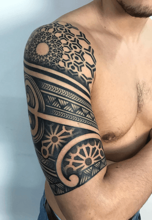 Moderntribal 🕋 Made by The_Sym_Tattoo 🏴 #tribaltattoo #mandalatattoo #geometrictattoo #freehandtattoo #pattern #thesymtattoo #tattooitalia 