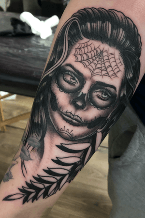 Thanks Mandy ✌🏼 #girlhead #girlheadtattoo#traditionalgirlheadtattoo #traditionalgirlgead #tradtatts #tradtattoo #tradtattoos #customtattoos #customtattoo #dublin #dublintattooartist #dublintattoostudio #dublintattoo #whipshaded #whipshading #dayofthedeadtattoo #dayofthedeadmakeup