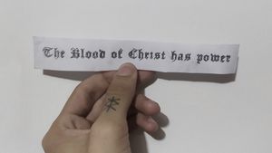 Diseño de tatuaje de Lettering "The Blood of Christ has power"
