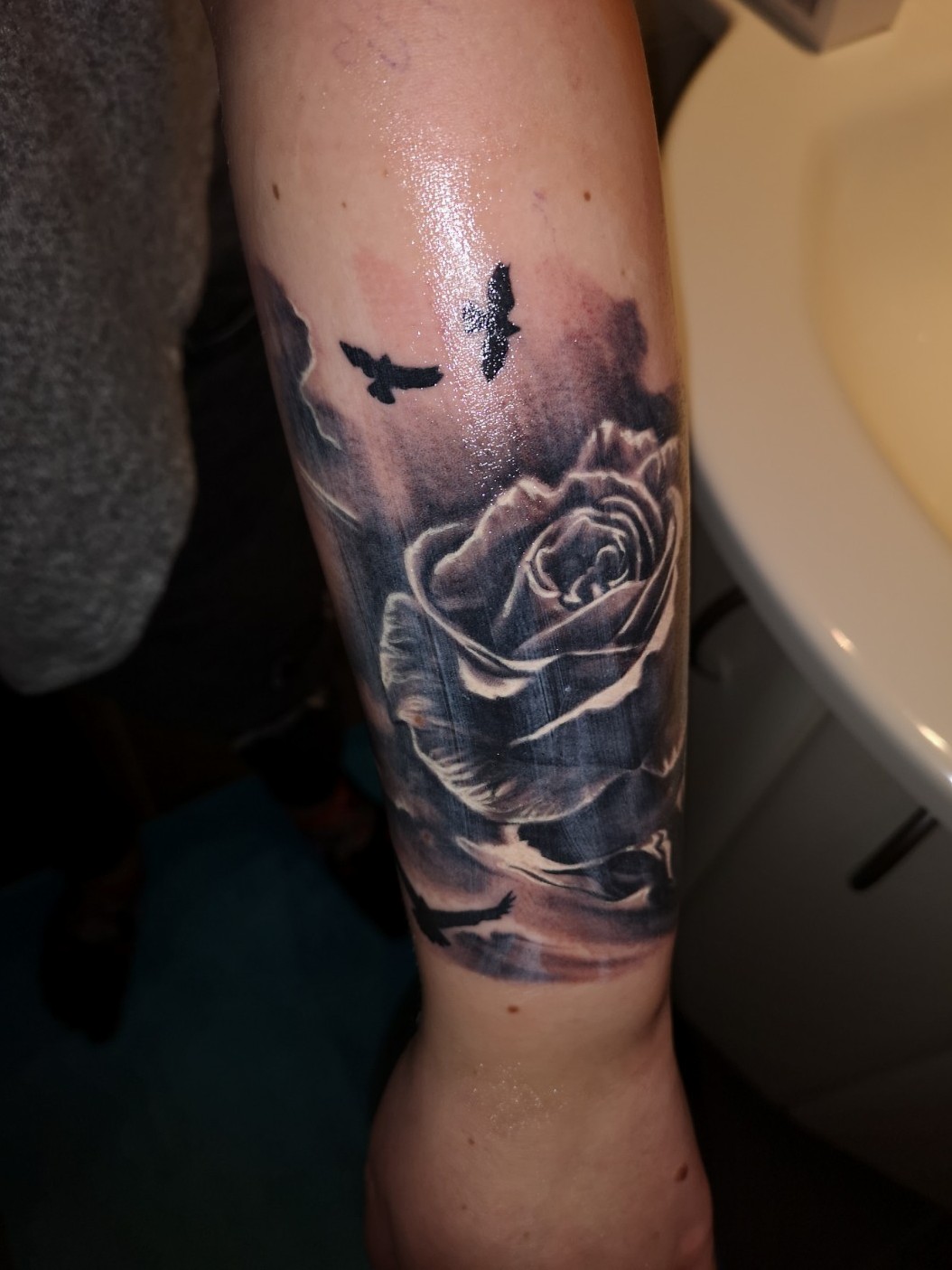 Tattoo uploaded by Kiki Ramprecht • #rosetattoo #birds #firsttattoo 🌹🕊️ • Tattoodo Tattoo uploaded by Kiki Ramprecht • #rosetattoo #birds #firsttattoo 🌹🕊️ • Tattoodo