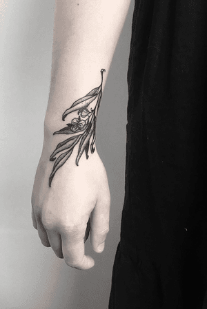 -LEAVES-Did this piece for @wildlypine ! (Swipe left to see the full tattoo) Thanks again for the oportunity and trust....For more tattoos you can find me @motorinktattooshop and every sunday@thetattoogarden ...#tattooed #inked #thetattoogarden #leaves #flowertattoo #art #artist #thehague #amsterdam