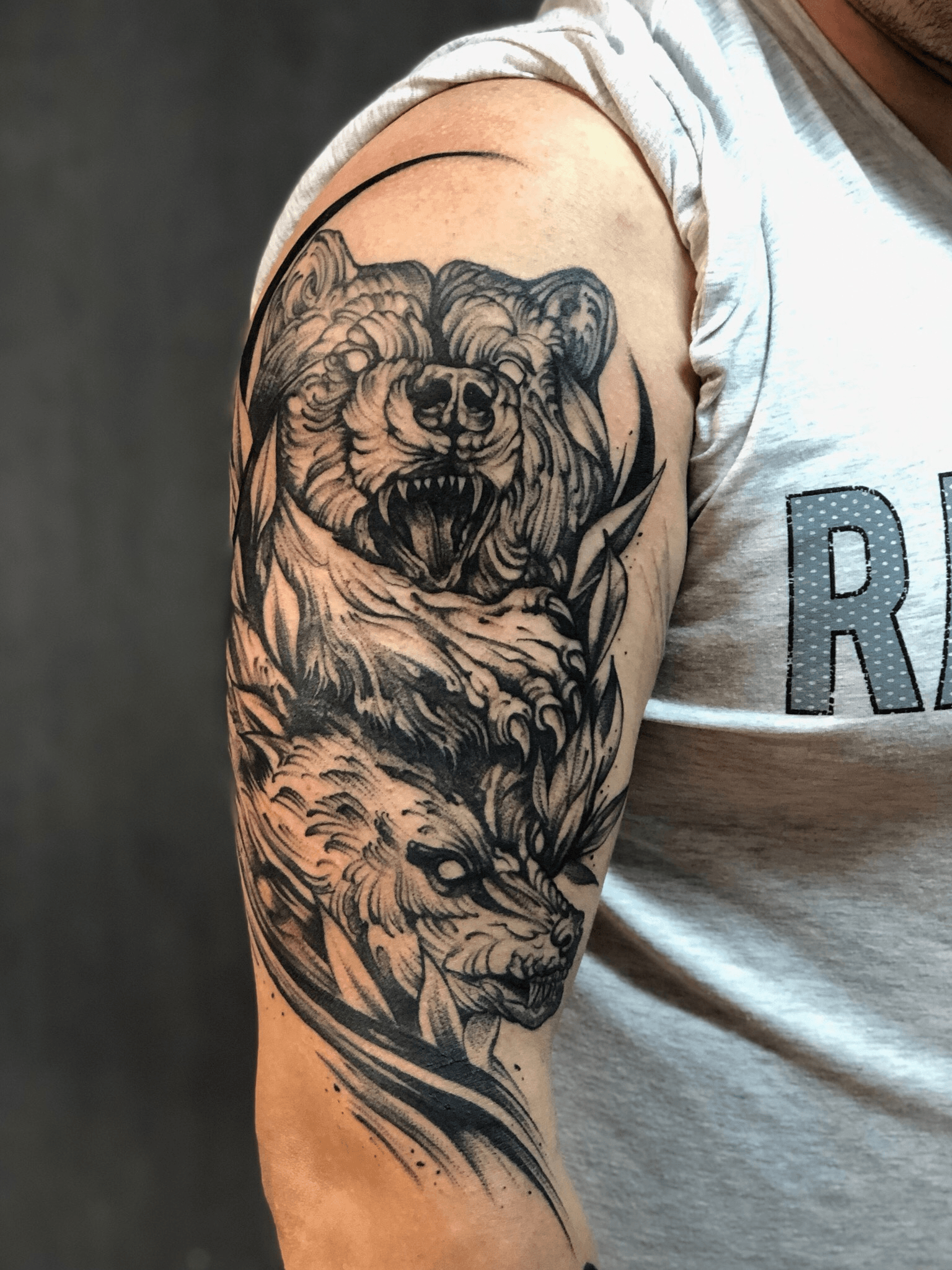 Bear Wolf Tattoo Design For Leg  Imágenes españoles