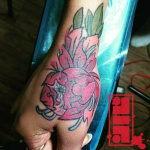 Coverup of a dumbbell outline...Thanks for looking. #femaletattoo #prettyink #customdesign #byjncustoms 