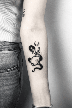 -RABBIT AND THE SNAKE-Small one that I did for @baby_gabby420 💉Thanks again for the oportunity and trust on this cute tattoo! 😁...For more tattoos you can find me @motorinktattooshop in Amsterdam Or@thetattoogarden in The Hague...For more info send me a DM...Belo Horizonte março/2020...#rabbit #rabbitsofinstagram #tattoo #inked #blackworkerssubmission #darkartists #thedarkestwork #blackmasterink #artesobscurae #tattrx #onlythedarkest #blackworkershero #amsterdam🇳🇱 #thehague #art #motorink #thetattoogarden #blackmasterink .