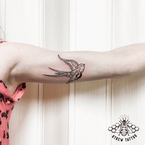 Bird Symbol Pattern Linework Tattoo by Kirstie Trew @ KTREW Tattoo • Birmingham UK 🇬🇧 #lineworktattoo #birdtattoo #bird #tattoo #birmingham #finelinetattoo 
