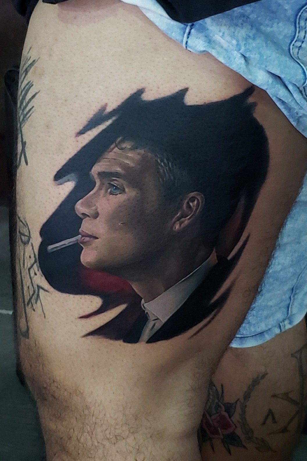 Peaky Blinders Brasil on X: significado das tatuagens do Thomas