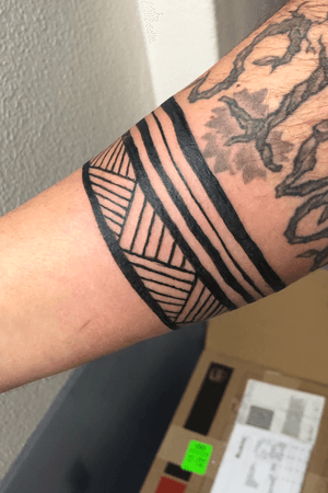 Organic flow pattern arm band. Next session will caught up the wrist. Can’t wait #armband #organic #nongeometric #armtattoo #patterns #ono #