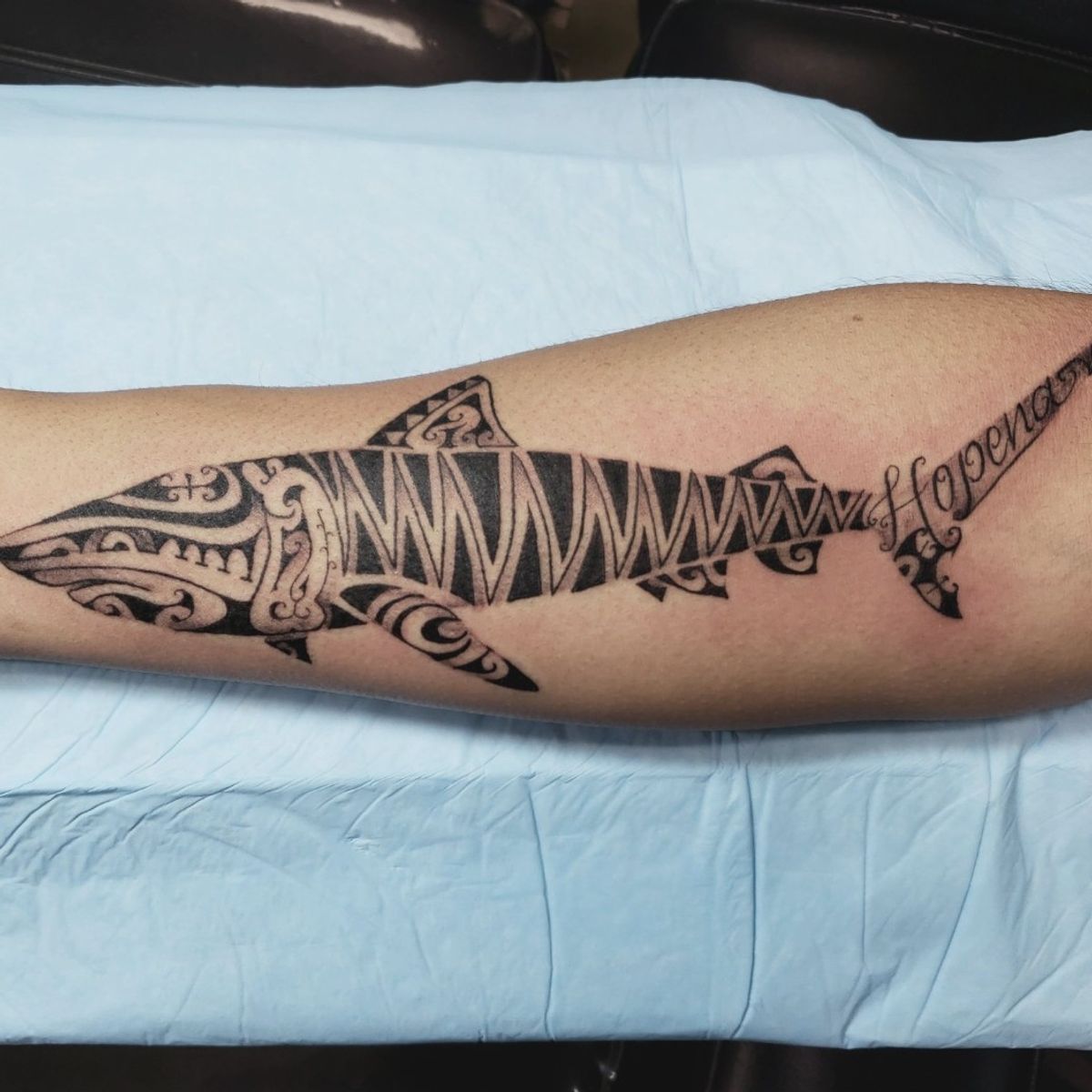 Тигровая акула тату