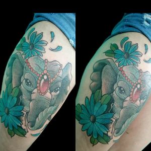 Primer covercito del 2020.. #tattoo #inked #ink #cover #coverup #tapado #freehand #neotraditional #neotraditionaltattoo #tatuajeneotradicional #elefante #elefantetattoo #elephant #elephanttattoo #color #colortattoo #blue #peyote #red #luchotattoo #luchotattooer #pergamino 