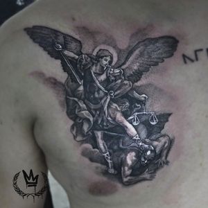 Arcángel San Miguel 😇👿...#dotwork #blackandgrey #tattoo #tats #tattuagen #tattoolife #digitalink #ink #tatuaje #tattuaggi