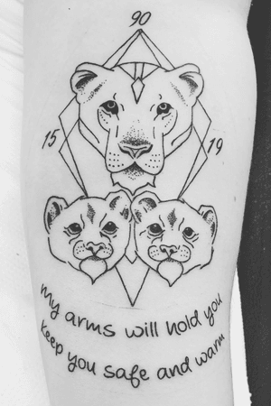 A mummy and her two cubs. #geometrictattoo #lionesstattoo 