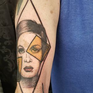 Hard to get a good shot of this placement! Graphic & geometric portrait of Twiggy.