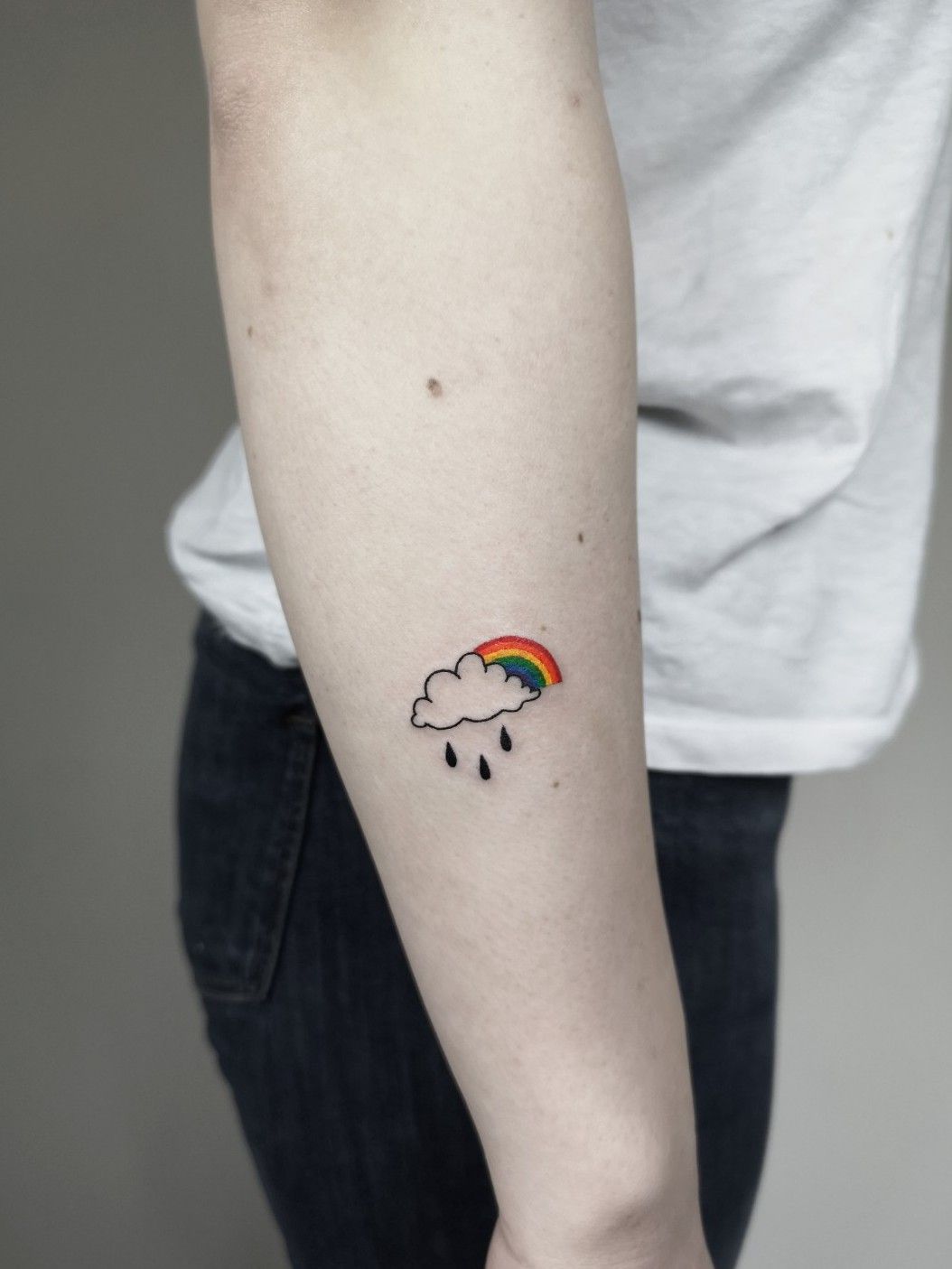 27 Cute Cloud Tattoos with Rainbows  Raindrops  Tattoo Glee