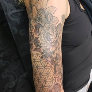Fine line floral & geometric sleeve 