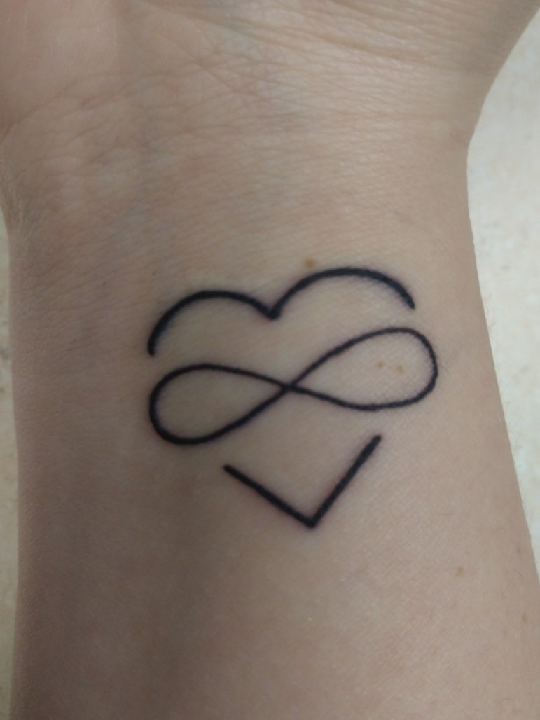 Tattoo uploaded by Rebekah Hart • A heart with an infinity sign in the middle • Tattoodo Tattoo uploaded by Rebekah Hart • A heart with an infinity sign in the middle • Tattoodo