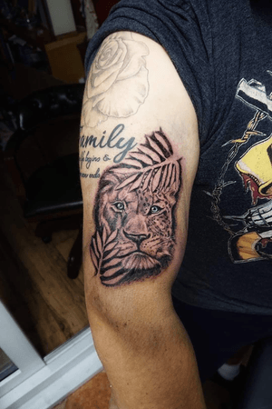 Lion / Leopard Tattoo, with blue and green eyes.