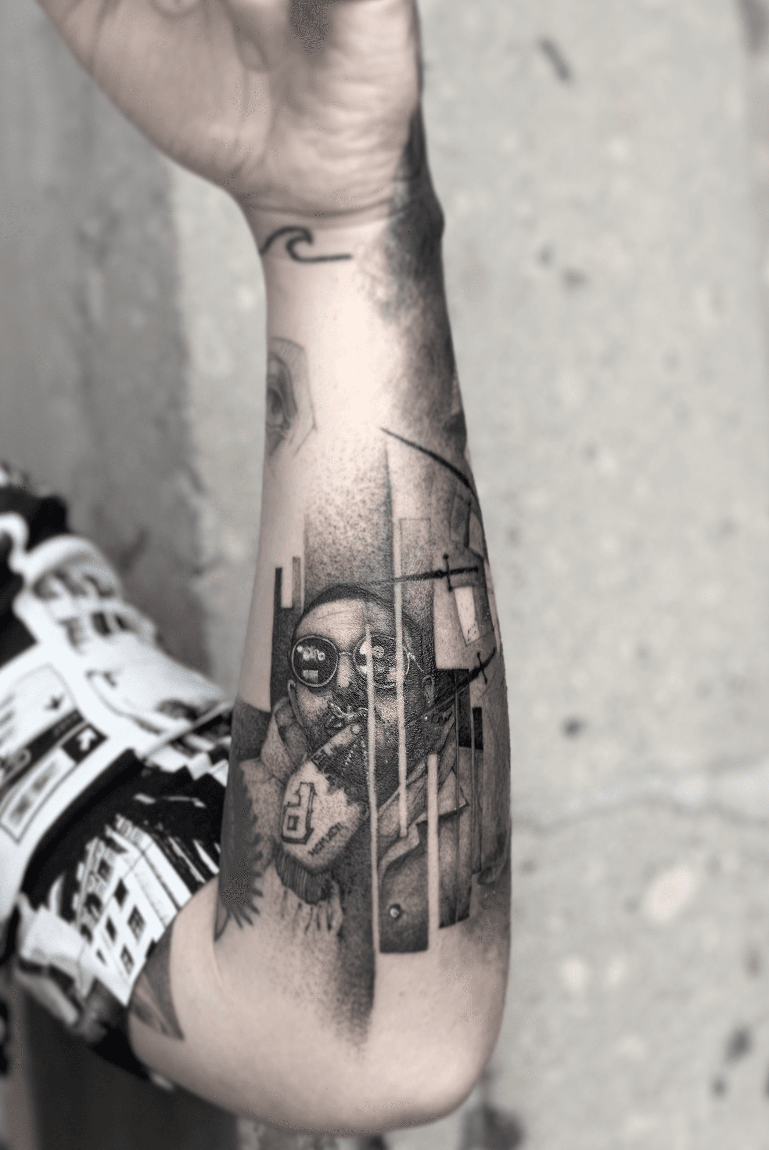 It Looks Like Ariana Grande Has Covered Up Her Pete Davidson Tattoo With A  Tribute To Mac Miller