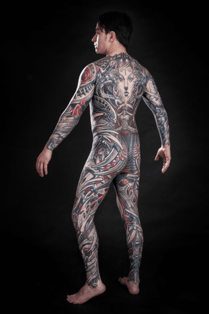 Javier Obregon Bio Art #javierobregon #tattoo #biomech #biomechtattoo #terminator  #skull  #skulltattoo  #bodysuit #giger
