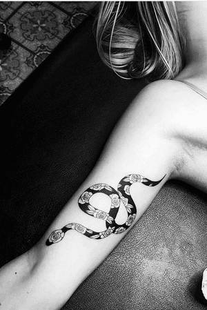 Flowersnake for the assistant made by maxrodriguestattoo 
