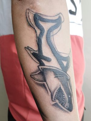 🦈 TIBURO 🦈 Ideas de algún animal? #chiletattoo #chiletatuajes #tatuajes #tattoo #black #ink #blackwork #blackandgreytattoo #inkmachines #tattoos #tiburón #sharktattoo #shark 