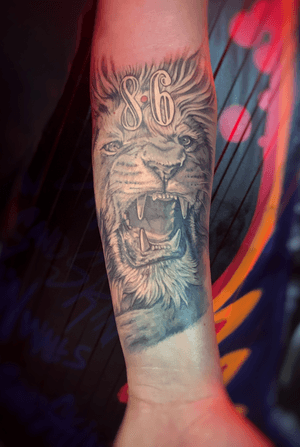 Lion for Chris. #realistic #realism #blackandgrey #wallsandskin 
