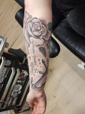 #rosetattoo #roses #rose #Anker #ankertattoo #tattooart #map #pirate #piratewoman #loveit #love 