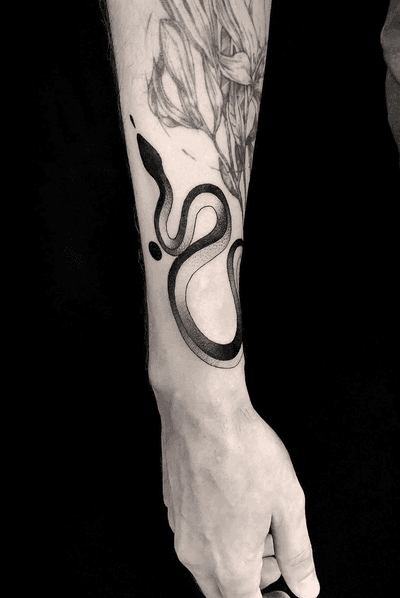 #tattoodesign #tattooflash #tattoodo #tattoos #blackwork #tattooidea #detailed #detail #singleneedle #snake #sculpture #contemporary #portrait #blackansgrey #blackwork #dotwork 